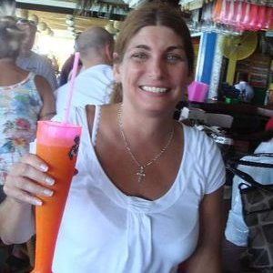 Profile Picture of Lori Maguire (@lori_maguire) on Twitter