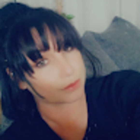 Profile Picture of Renata Gizowski (@renatagizowski) on Poshmark