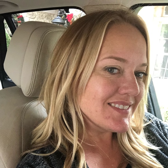 Audrey Hawken - Poshmark Profile Picture of Audrey Hawken (@audi_hawk) on Poshmark