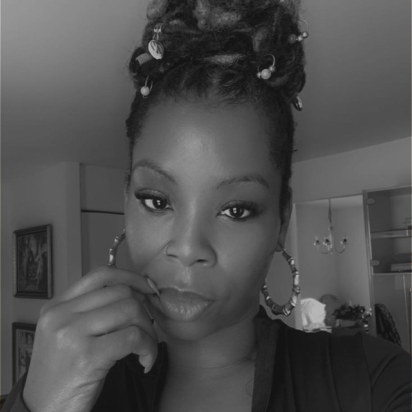 Profile Picture of Simone Monique (@myzattitude) on Poshmark