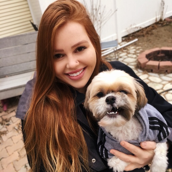 Profile Picture of Amy Anderson (@aanderson555) on Poshmark