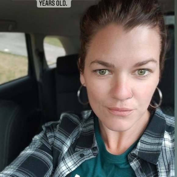 Profile Picture of Tiff Schloss (@tiff_schloss) on Poshmark