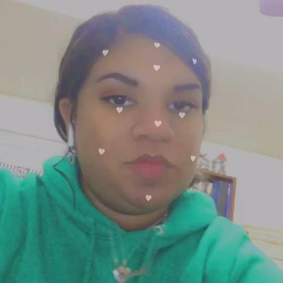 Profile Picture of Hanna Baksh (@hanna71516) on Poshmark