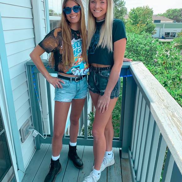 Profile Picture of Paige Von feldt (@paigeavf13) on Poshmark