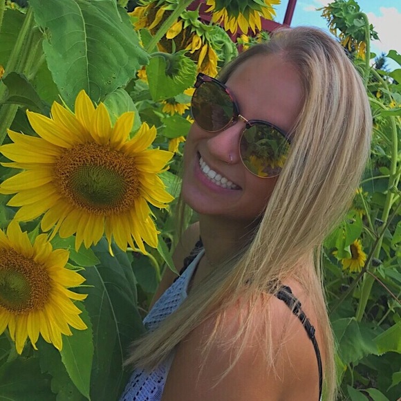 Profile Picture of Alexa Dunn (@lexdunn9) on Poshmark