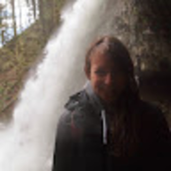 Profile Picture of Hannah Suhail (@hannahsuhail) on Poshmark