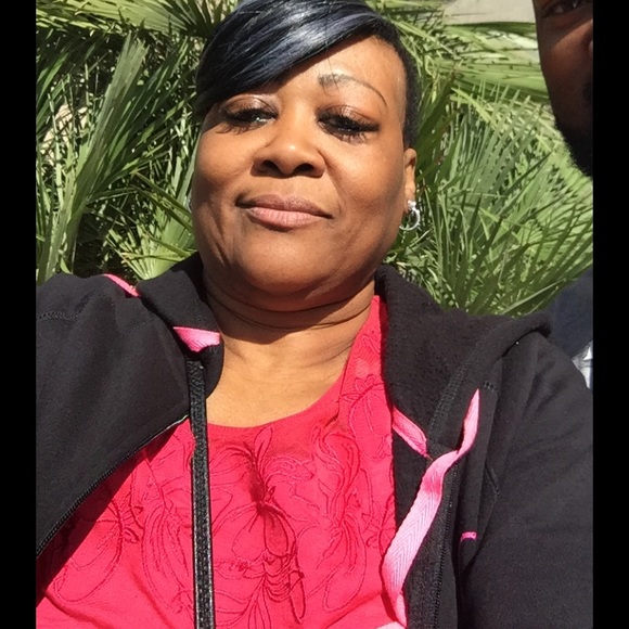 Profile Picture of Beverly Ryan (@bryanpurple2) on Poshmark