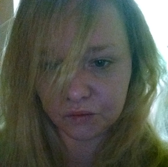 Profile Picture of Samantha Stubbs (@samanthastubbs) on Poshmark