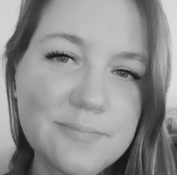 Profile Picture of Stacie Kwasniewski warner (@stacelw) on Poshmark