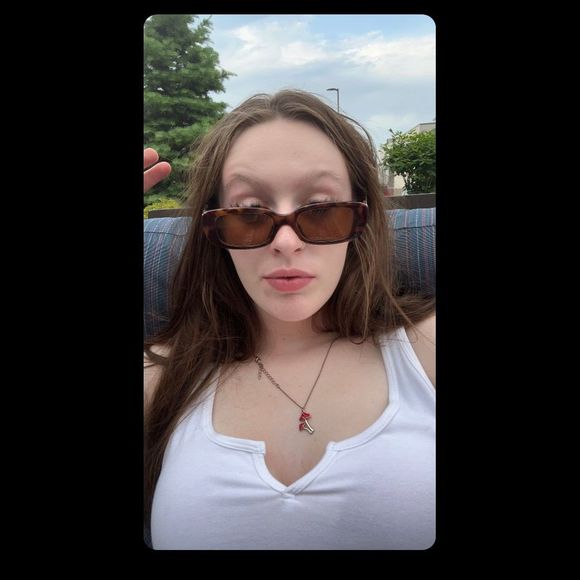 Profile Picture of Sophia Droessler (@sdroessler) on Poshmark