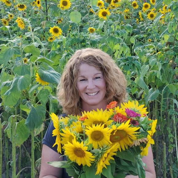 Profile Picture of Sara Erickson viktora (@viktorafam) on Poshmark