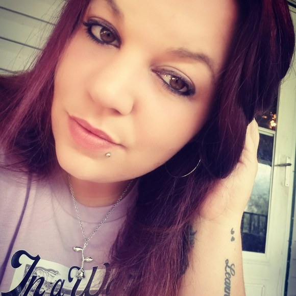 Profile Picture of April Daniels (@april_daniels) on Poshmark