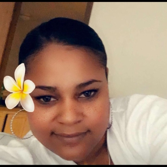 Profile Picture of Melissa Chappelear (@m_chappelear) on Poshmark