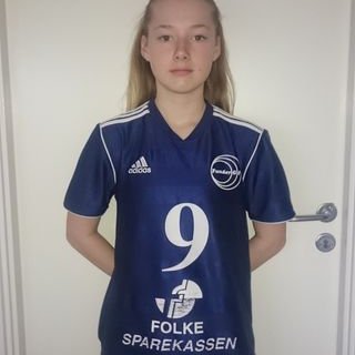 Profile Picture of Helene Andersen Øvre (@Helene_officiel) on Twitter