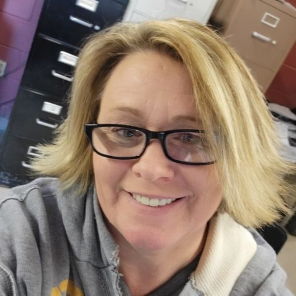Profile Picture of Vicki Parsons (@parsonvic22) on Poshmark