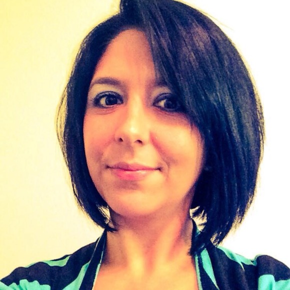 Profile Picture of Robin Luna (@rcluna) on Poshmark