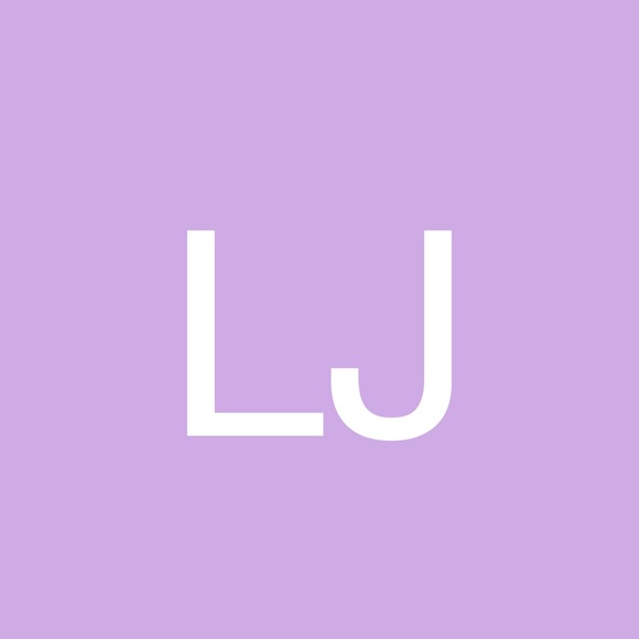 Profile Picture of Lily John (@lilyjohn11) on Poshmark