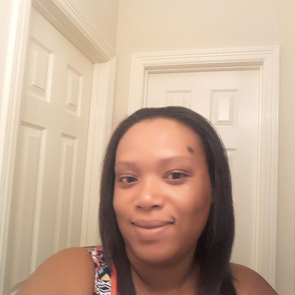 Profile Picture of Alicia Idlebird (@queenlibra79) on Poshmark