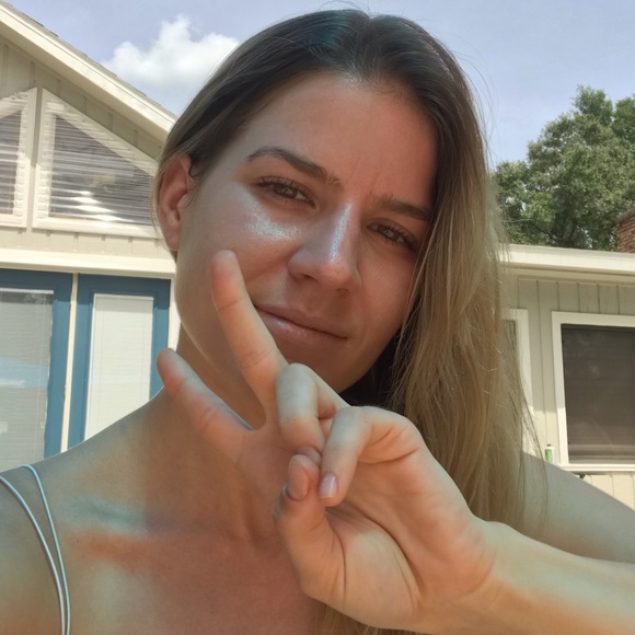 Profile Picture of Mandy Perkins (@mperkhome) on Poshmark