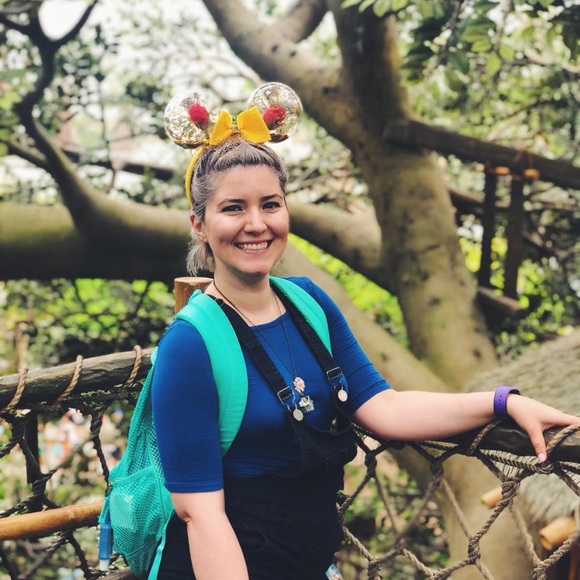 Profile Picture of Vantar Angardi (@vantarangardi) on Poshmark