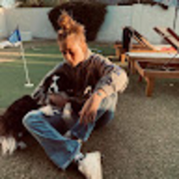 Profile Picture of Cora Robertson (@corarobertso357) on Poshmark