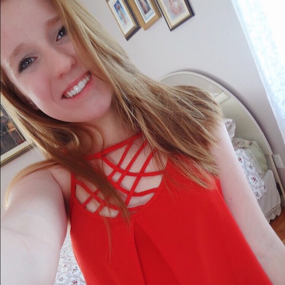 Profile Picture of Michaelle Galicki (@michaelleg) on Poshmark