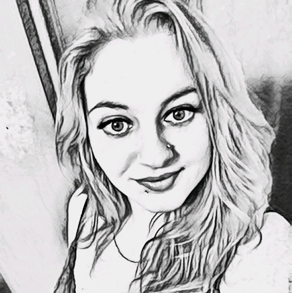 Profile Picture of Haleigh Campbell (@haleigh_1994) on Poshmark