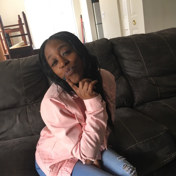 Profile Picture of Latoria Hooks (@latoria317) on Poshmark