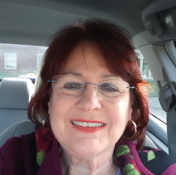 Profile Picture of Lori Armstrong (@larmstrong50) on Poshmark