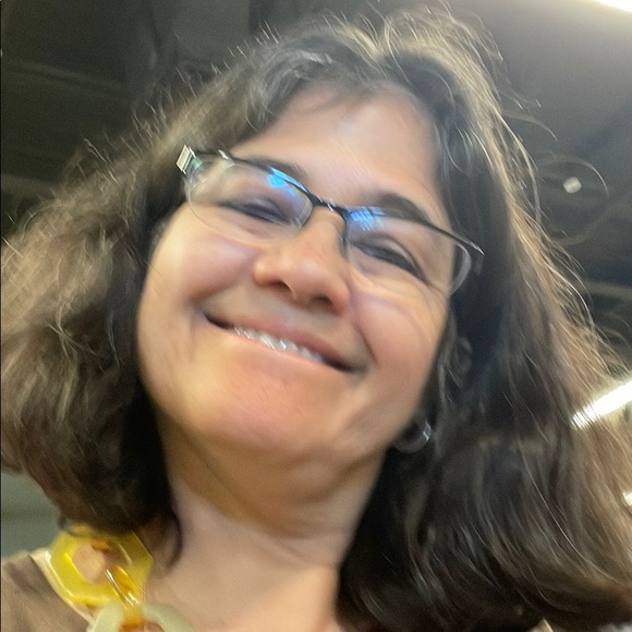 Profile Picture of Rocio Jordan (@rocio_jordan) on Poshmark