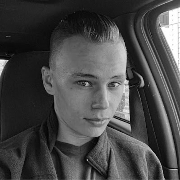 Profile Picture of Beau Bateson (@beaubateson) on Poshmark