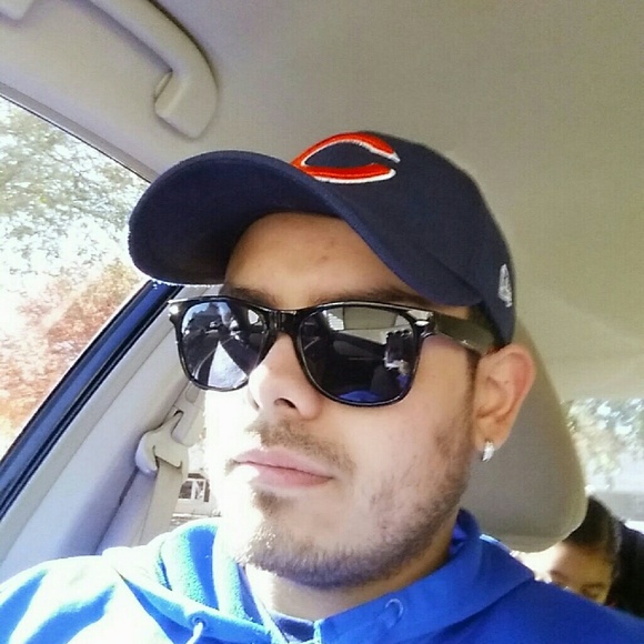 Profile Picture of Moises Montalvo jr (@moy1989) on Poshmark