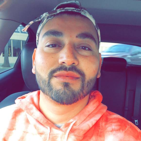 Profile Picture of Robby Longoria (@robby_longori) on Poshmark