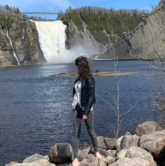 Profile Picture of Hannah Thiessen (@h_thiessen) on Poshmark