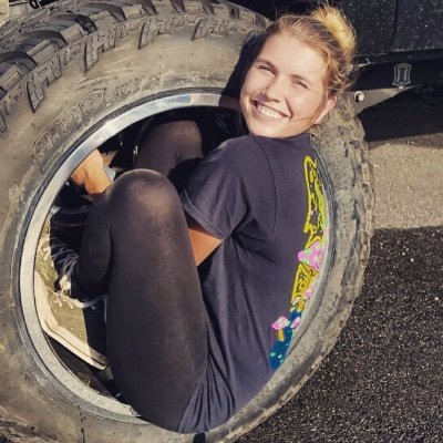 Profile Picture of alexandra (@aevelandd) on Twitter