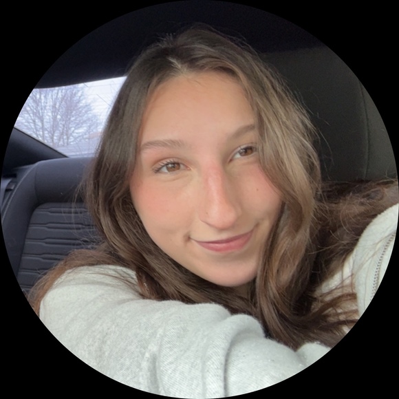 Profile Picture of Alexis Trainor (@alexistrainor11) on Poshmark