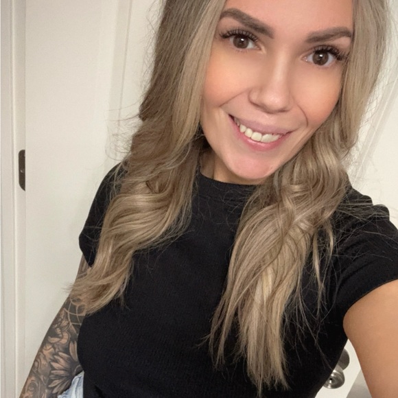 Profile Picture of Taylor Frank (@taylorstocum) on Poshmark