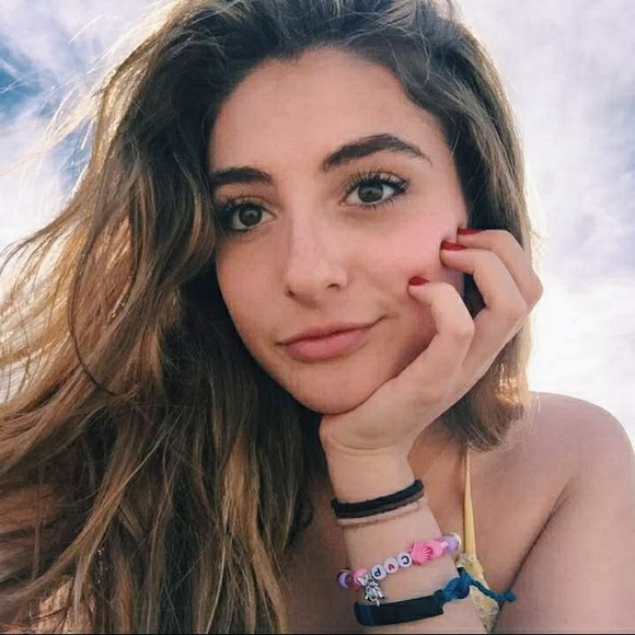 Profile Picture of Cassidy Potter (@sassy13cassie) on Poshmark