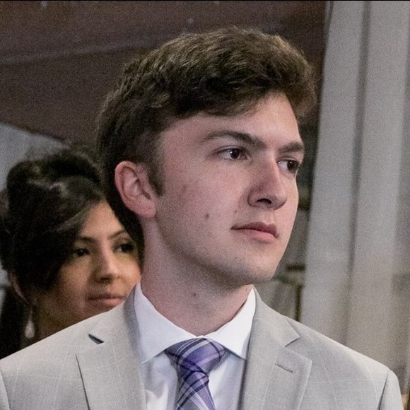 Profile Picture of Jonathan Davydov (@davydovjonathan) on Poshmark