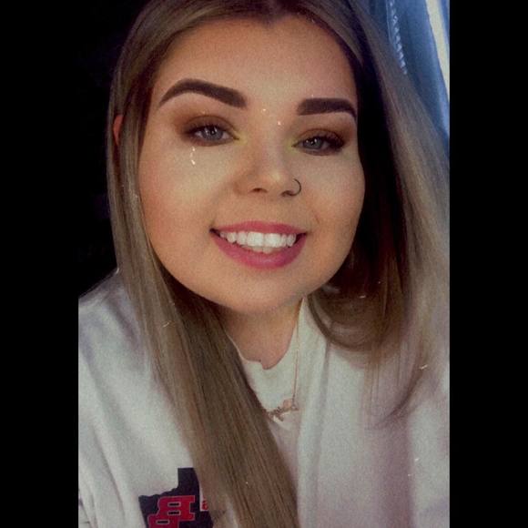 Profile Picture of Paige Teakell (@pteakell) on Poshmark