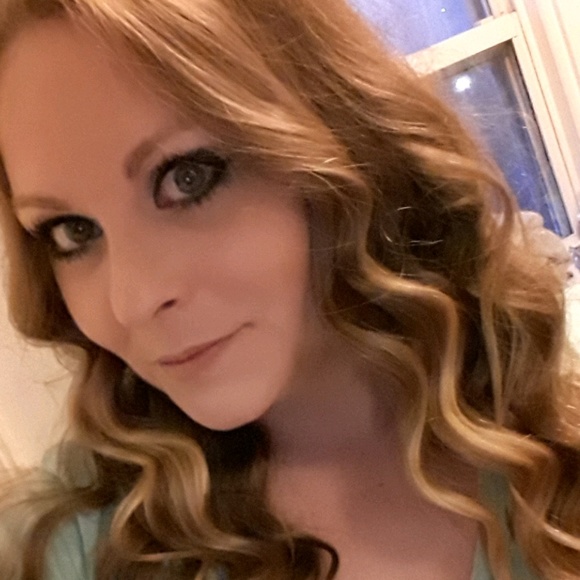 Profile Picture of Kristi Abrams (@kaabrams88) on Poshmark