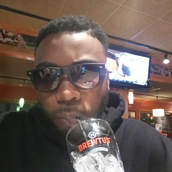 Profile Picture of Warren Wyatt (@hotboi_ren) on Poshmark