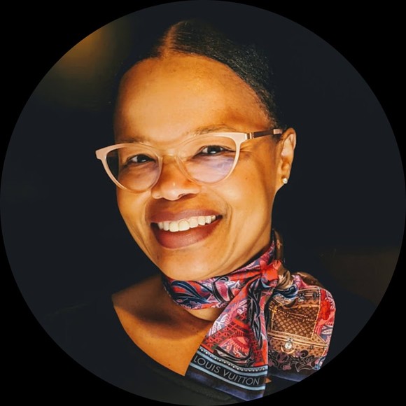 Profile Picture of Pamela Howell (@pamhowellstyle) on Poshmark