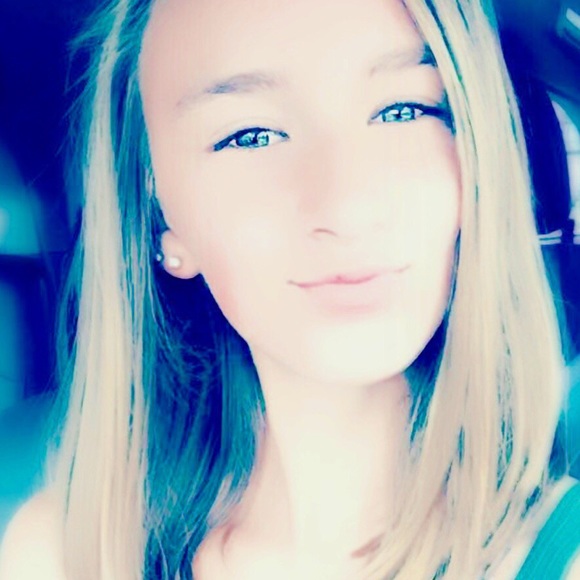 Emma Conto - Poshmark Profile Picture of Emma Conto (@emmadancestar) on Poshmark