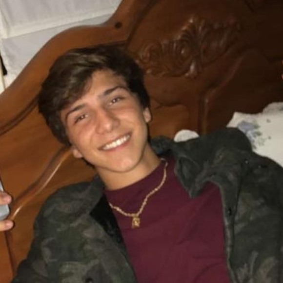 Profile Picture of Andrew Snelling (@drew_z) on Poshmark