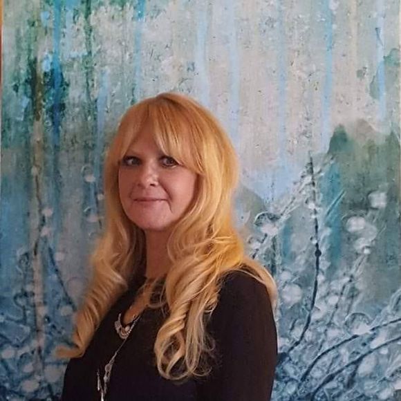 Profile Picture of April Curle (@pattonsmom) on Poshmark