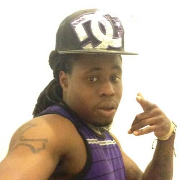 Profile Picture of Carlton Jr. (@simm3c) on Poshmark