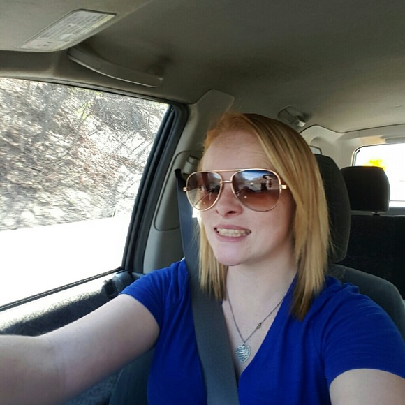 Profile Picture of Whitney Schultz (@whitney253) on Poshmark
