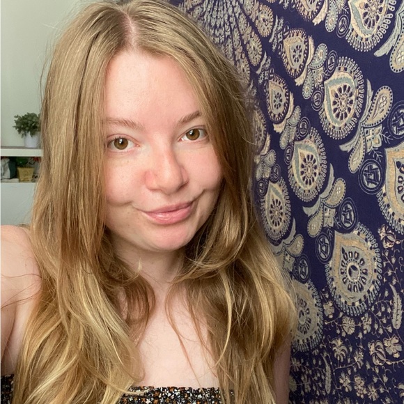 Profile Picture of Jessica Stapleton (@jesssells983) on Poshmark