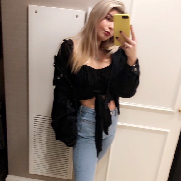 Profile Picture of Jackie Izzo (@jackieizzo935) on Poshmark